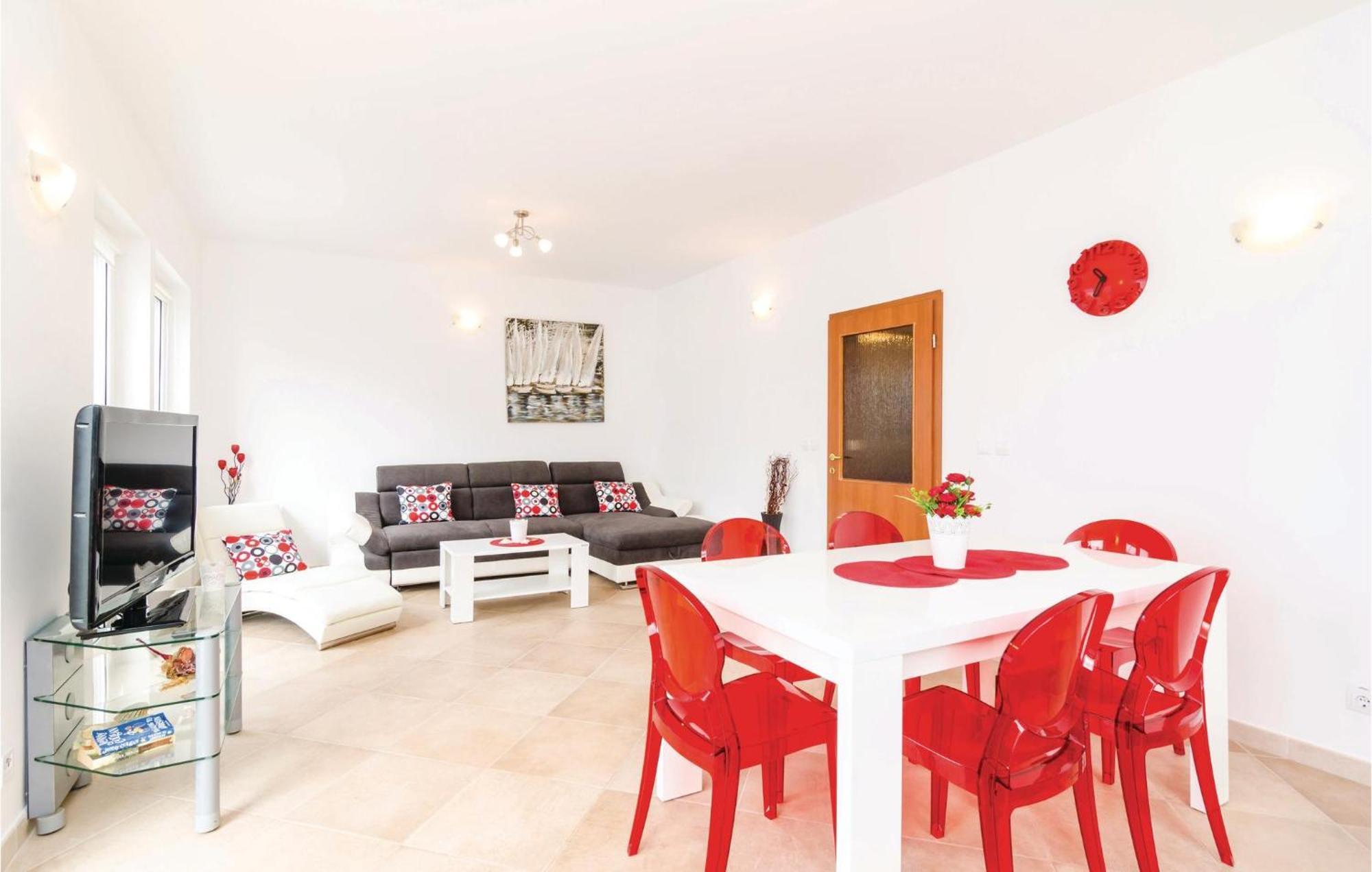 2 Bedroom Awesome Apartment In Ratac Orasac Exterior foto