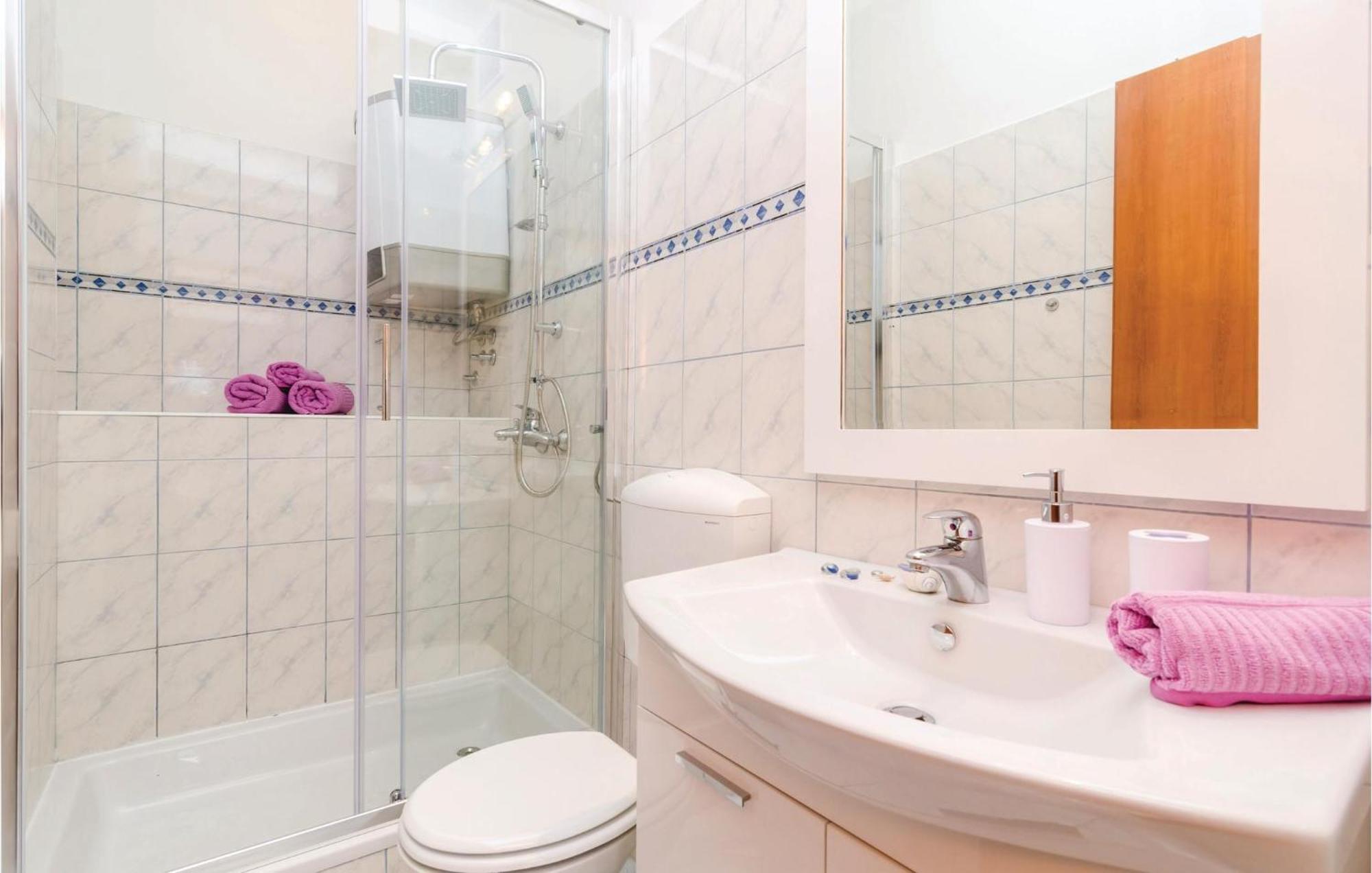 2 Bedroom Awesome Apartment In Ratac Orasac Exterior foto
