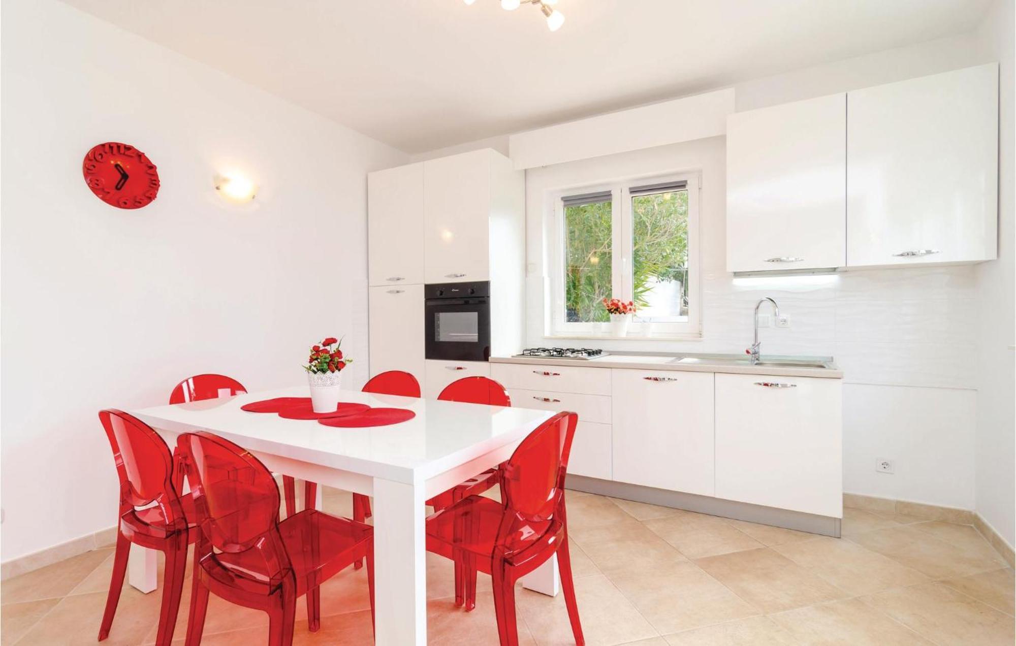 2 Bedroom Awesome Apartment In Ratac Orasac Exterior foto