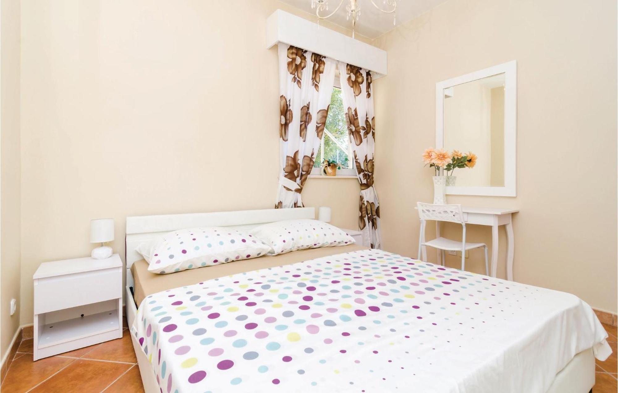 2 Bedroom Awesome Apartment In Ratac Orasac Exterior foto
