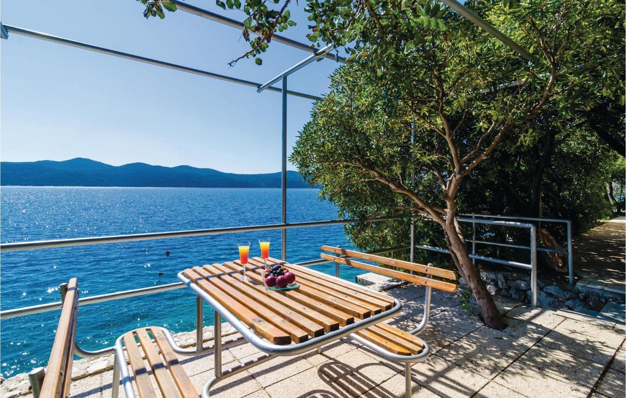 2 Bedroom Awesome Apartment In Ratac Orasac Exterior foto